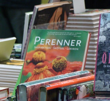 Priset Årets Trädgårdsbok 2011 i svensk trädgårdslitteratur – vinnare Odla dina egna grönsaker av Åke Truedsson; Stockholms Gartnersällskap & FritidsOdlingens Riksorganisation, Bok & Bibliotek och Nordiska Trädgårdar
