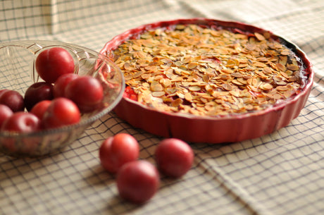 Färska plommon och plommonpaj – plommonclafoutis: recept och tips för snabb och enkel förvaring, frys in hela plommon, plommonkräm, plommonkompott, plommonsylt och marmelad.