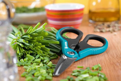 Gardena SchnippSchnapp allsax – ergonomisk universalsax för trädgård och hem; specialslipat stål, för vänster- och högerhänta; klipper blommor, rep och plast; maskindiskbar; 25 års garanti.